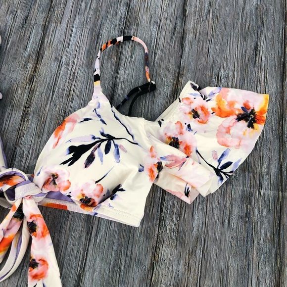 The Bikini Lab Watercolor Floral Ruffle Wrap Bikini Swim Top NWT size Medium - Picture 6 of 15